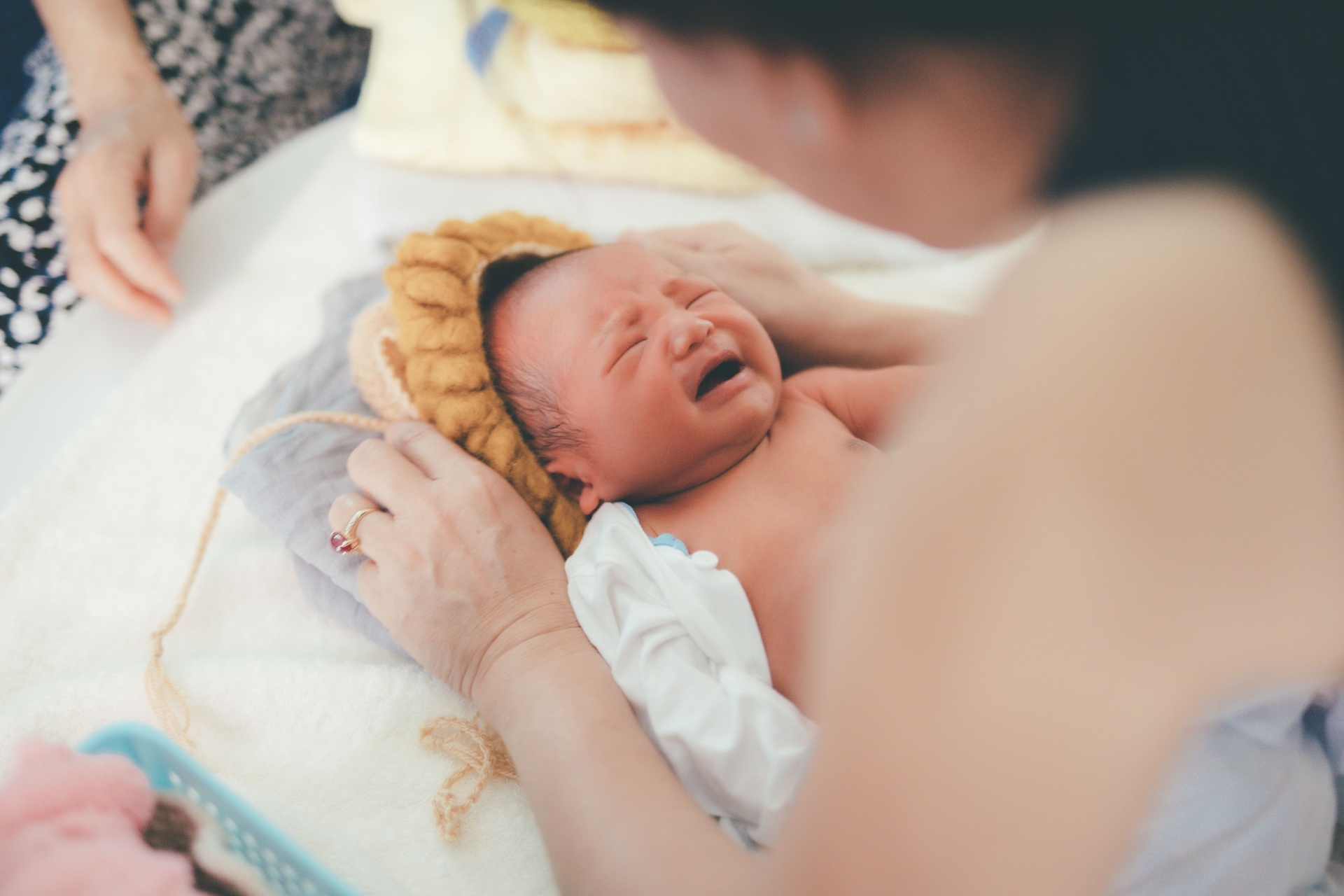 How to Calm a Crying Newborn: The Sequence That Actually Works at 2 A.M.